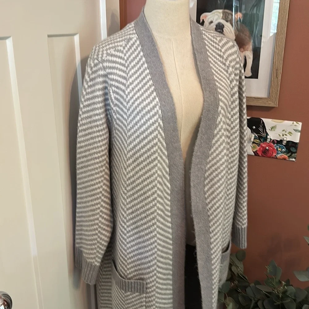 Torrid Gray & white Chevron pockets Long open front  duster 1 (14) cardigan